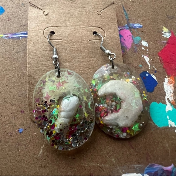 Leafy Green Abstract Earrings - Picture 5 of 7